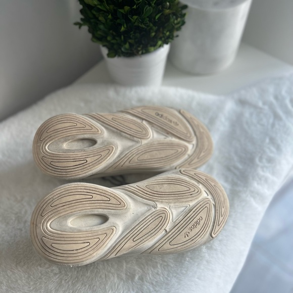 Kids Adidas Originals Ozelia Sneaker - Picture 11 of 16